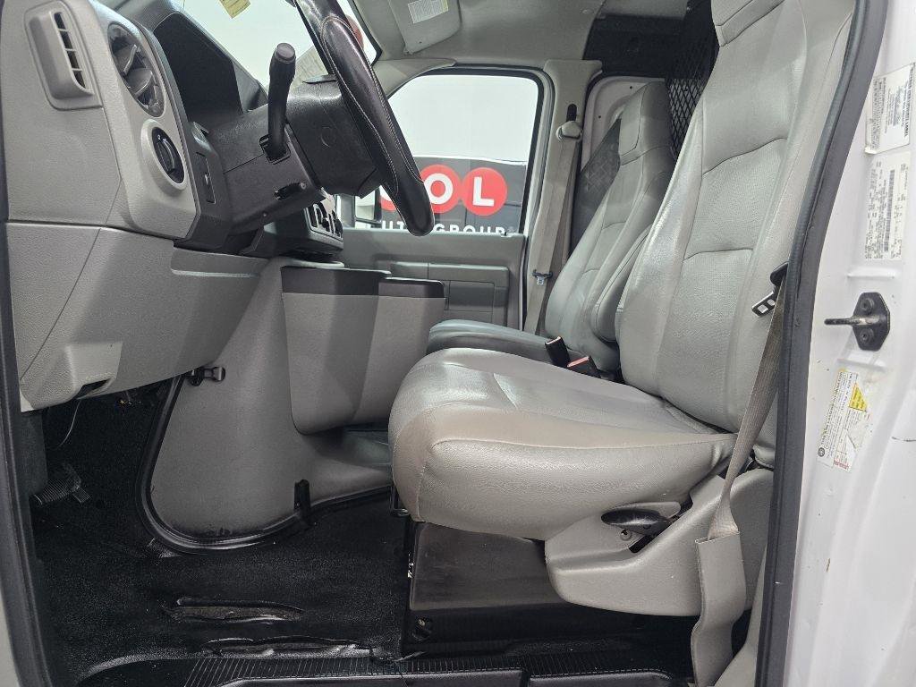 Used 2013 Ford E-150 and Econoline 150 RWD image 9