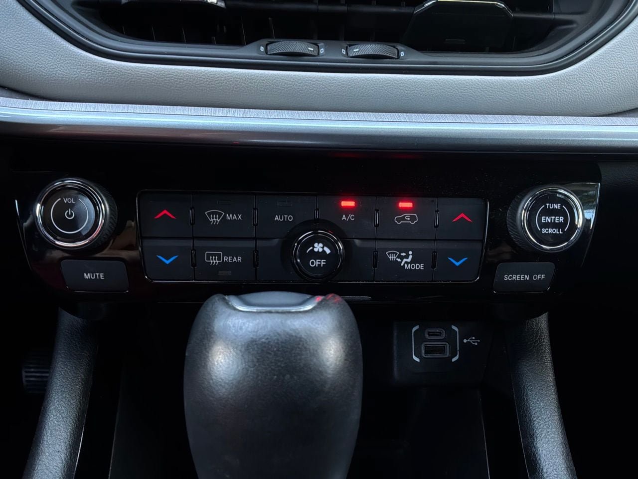 Used 2025 Jeep Compass Limited AWD/4WD image 28
