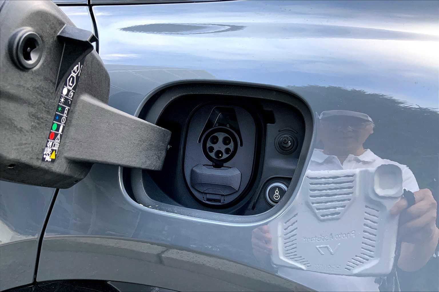 New 2025 Porsche Macan Turbo Electric image 22