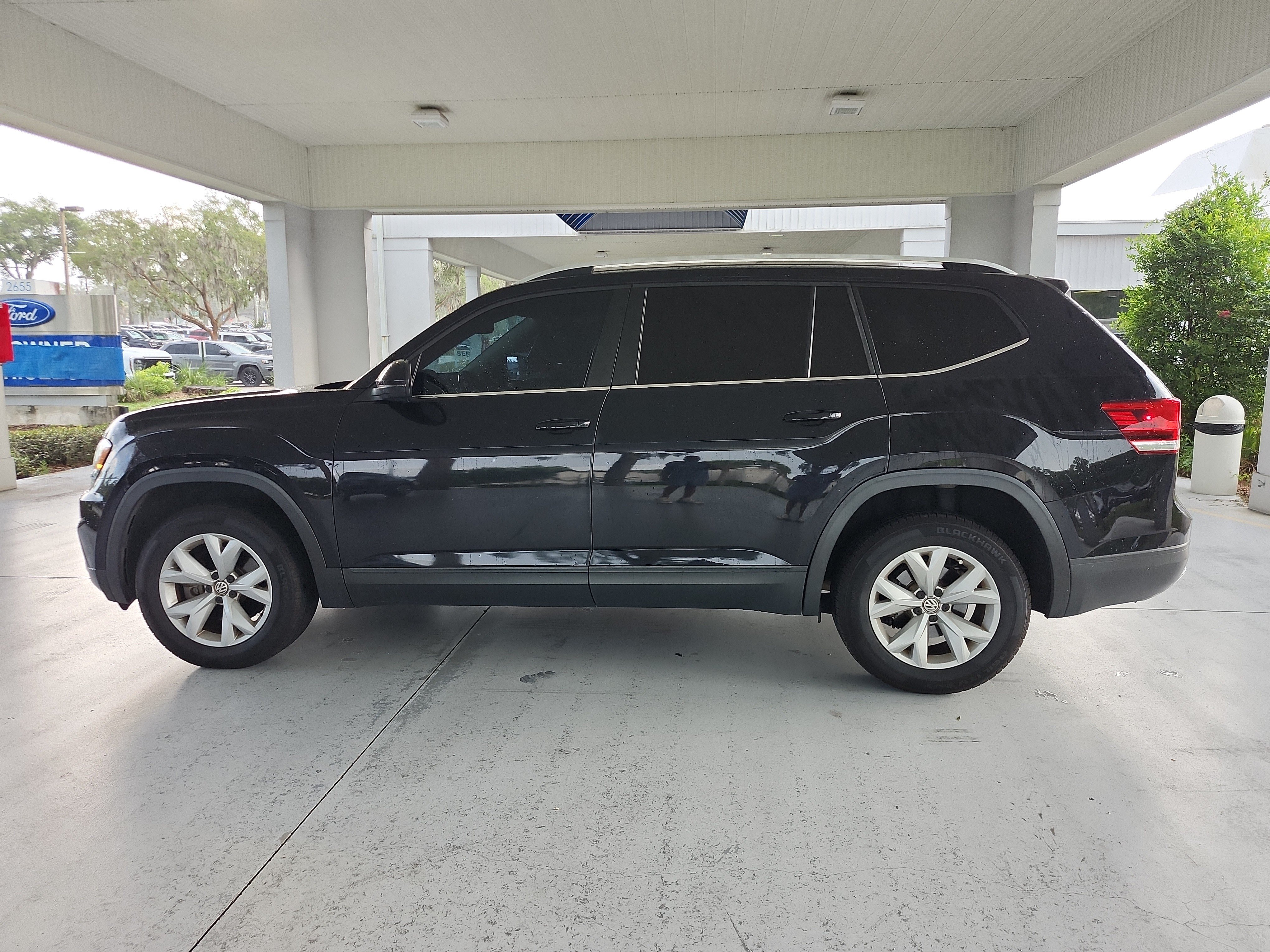 Used 2018 Volkswagen Atlas SE FWD image 2