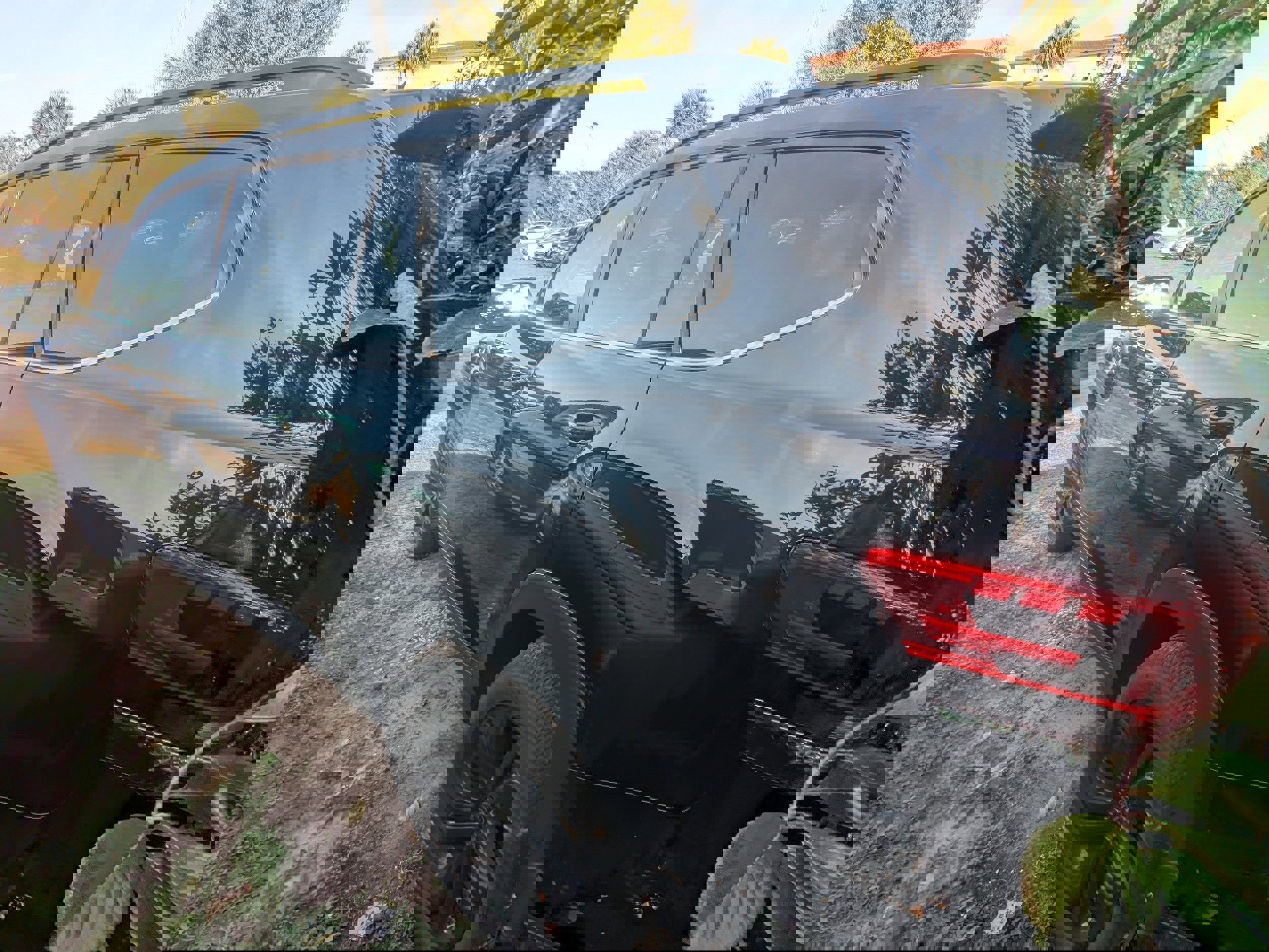 Used 2023 Volkswagen Atlas SE image 3