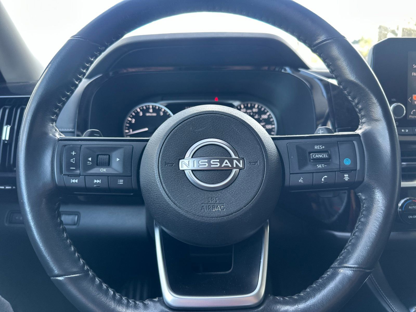 Used 2022 Nissan Pathfinder SV image 23