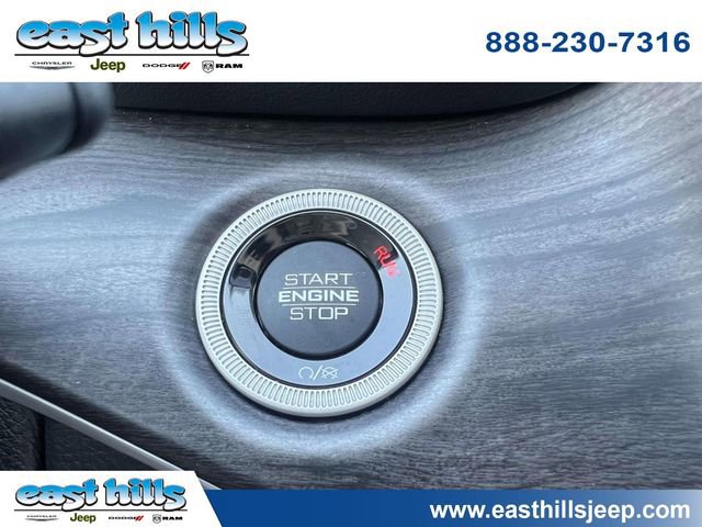 Used 2023 Jeep Grand Cherokee Limited w/ Black Appearance Package image 28