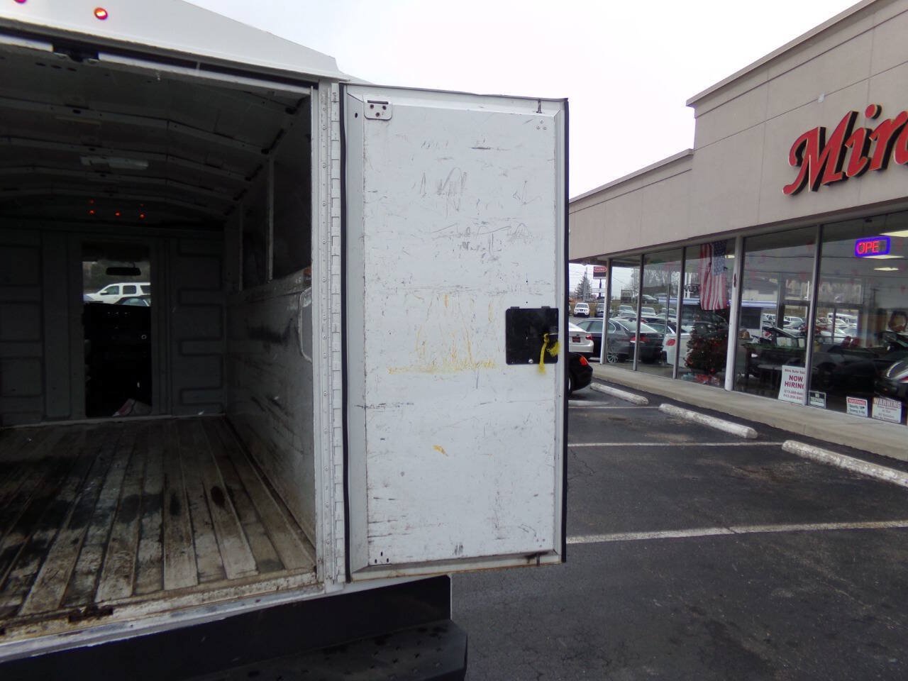 Used 2019 Chevrolet Express 3500 w/ Power Convenience Package RWD image 31