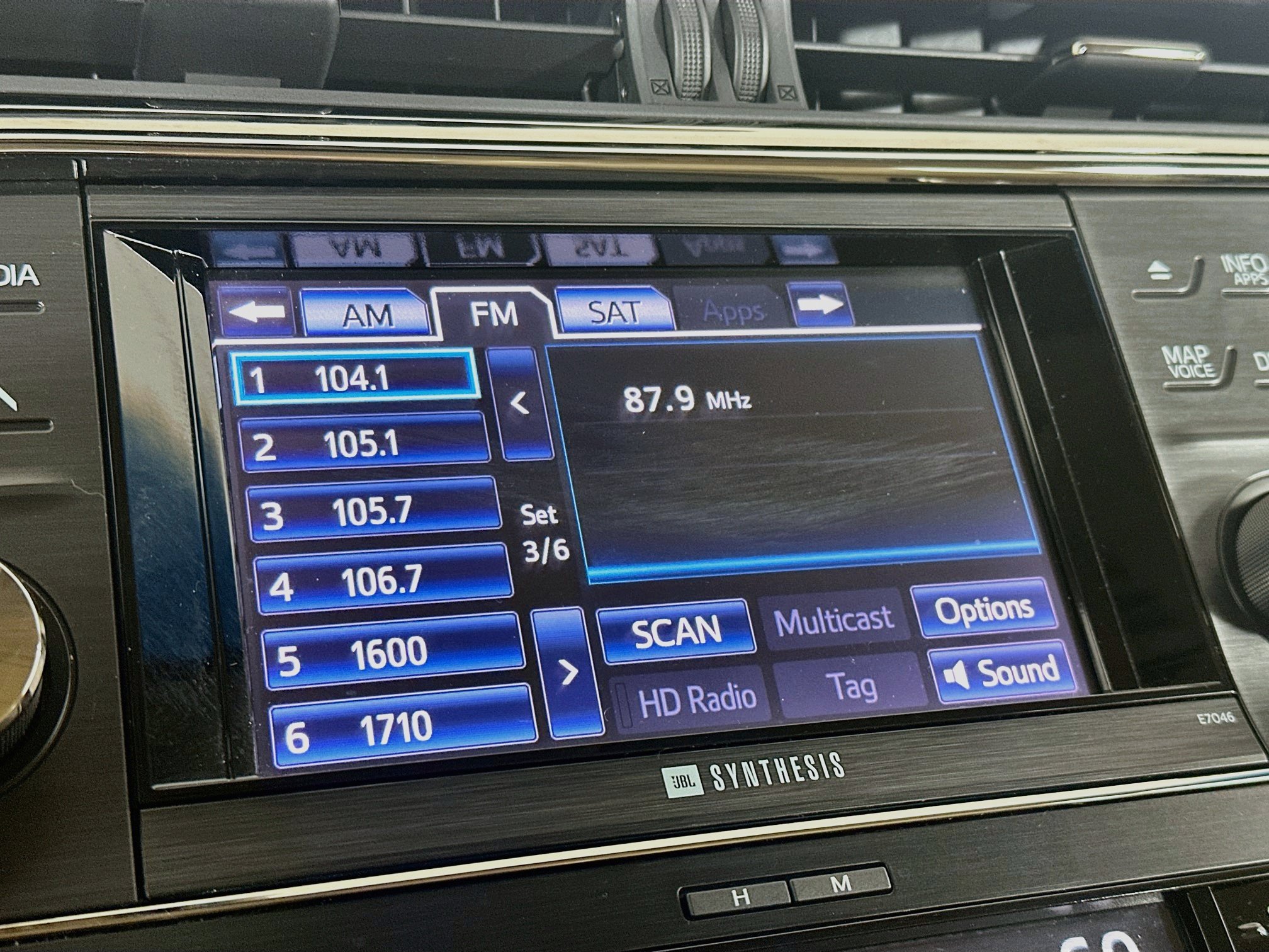 Used 2013 Toyota Avalon Limited FWD image 21
