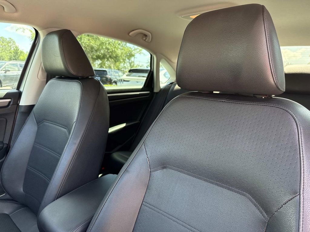 Used 2018 Volkswagen Passat 2.0T R-Line w/ R-Line Lighting Package FWD image 27