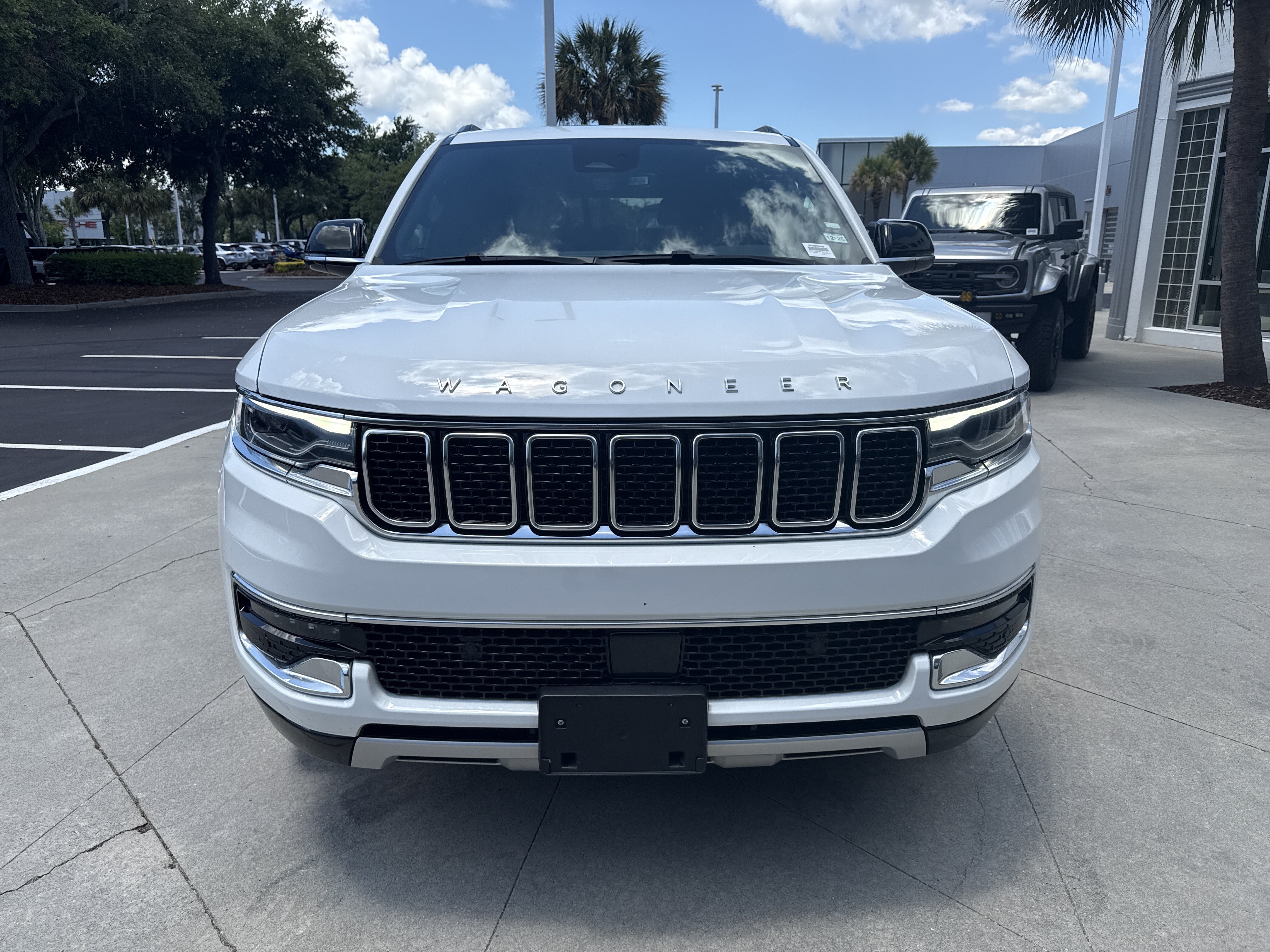 Used 2024 Jeep Wagoneer Series II w/ Flexible Seating Group RWD image 3