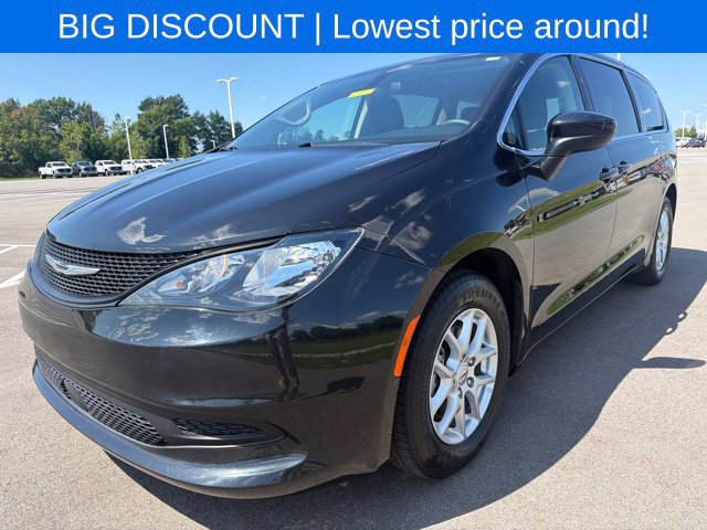 Used 2022 Chrysler Voyager LX FWD image 2