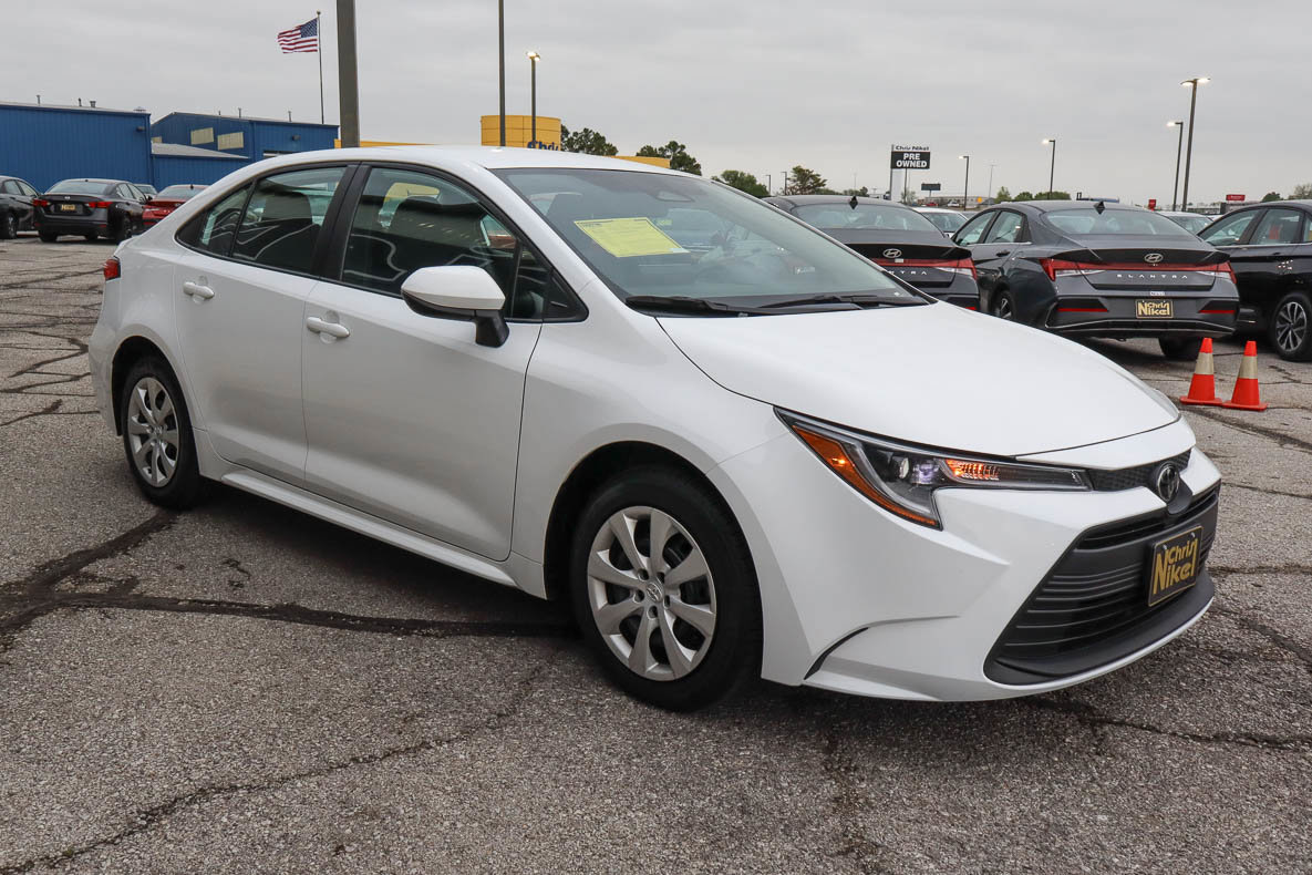 Used 2024 Toyota Corolla LE FWD image 3