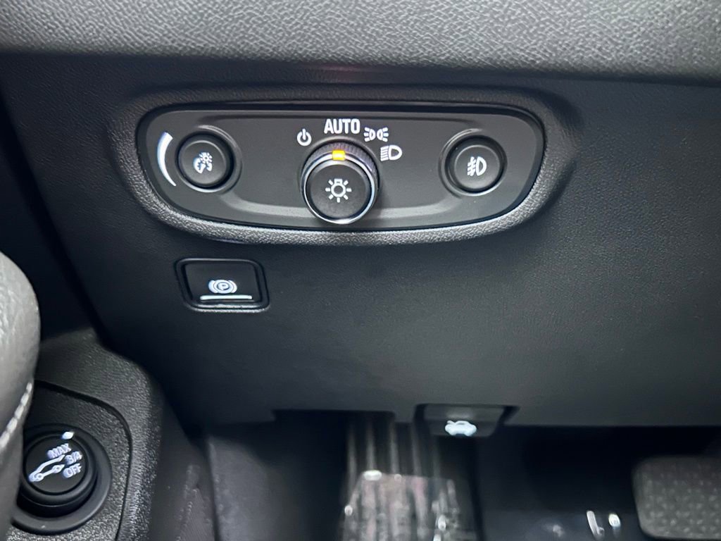 Used 2023 GMC Terrain SLT image 40