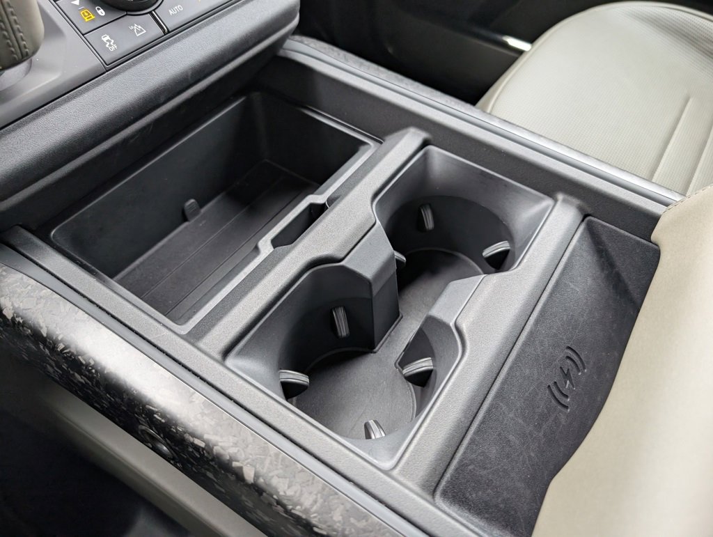 Used 2025 Land Rover Defender 110 image 19