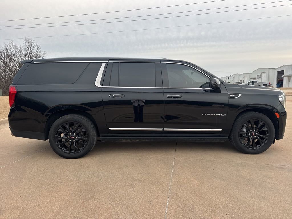 Used 2022 GMC Yukon XL Denali w/ Denali Premium Package image 7
