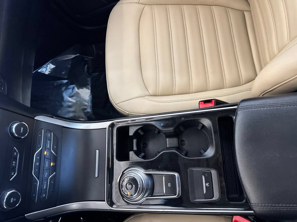 Used 2019 Ford Edge SEL FWD image 16