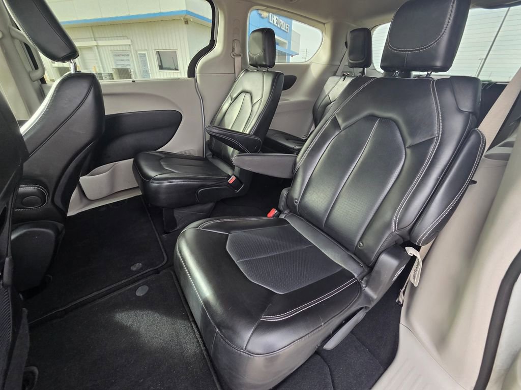 Used 2023 Chrysler Pacifica Touring-L image 22