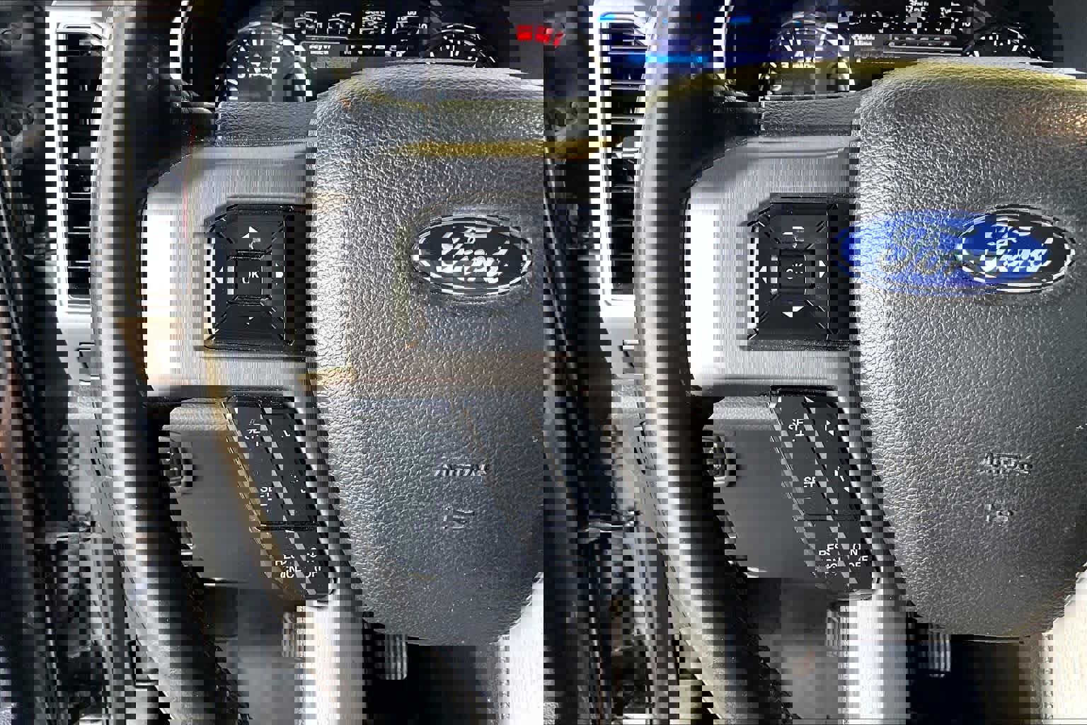 Used 2022 Ford F350 Platinum w/ FX4 Off-Road Package image 23