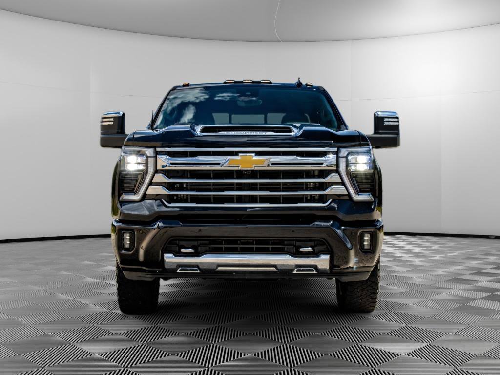 Used 2024 Chevrolet Silverado 2500 High Country w/ High Country Premium Package AWD/4WD image 5