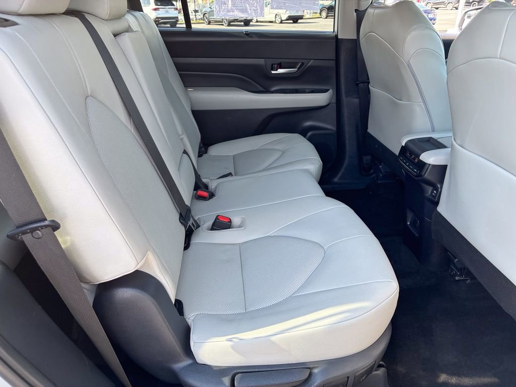 Certified 2024 Toyota Grand Highlander AWD image 45