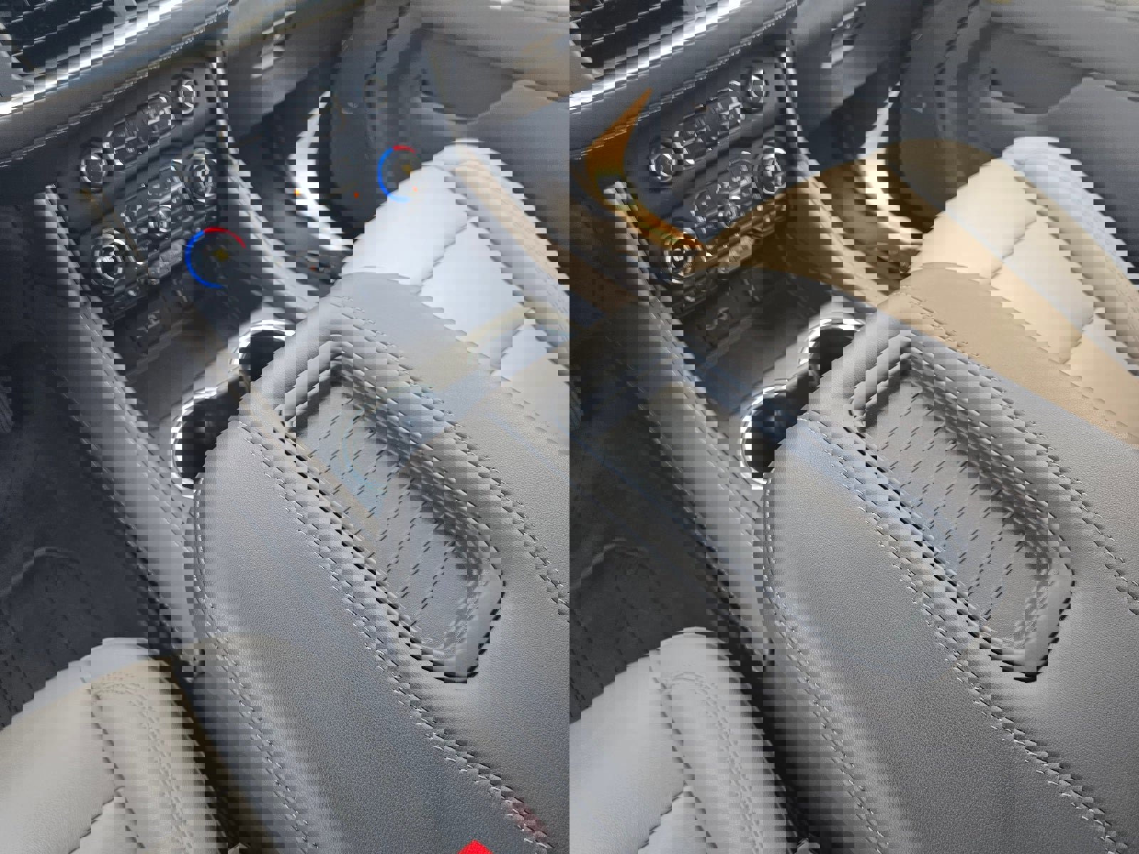 Used 2023 Chevrolet Tahoe Z71 w/ Luxury Package image 18