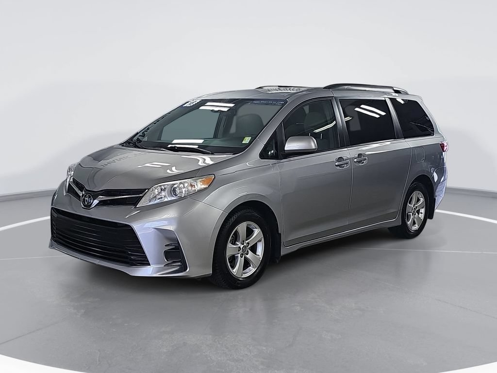 Used 2018 Toyota Sienna LE w/ Carpet Mat Package FWD image 9