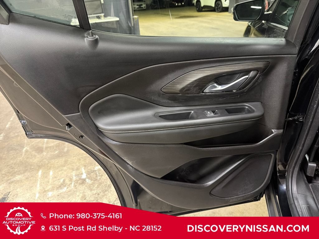 Used 2024 GMC Terrain SLT AWD/4WD image 30