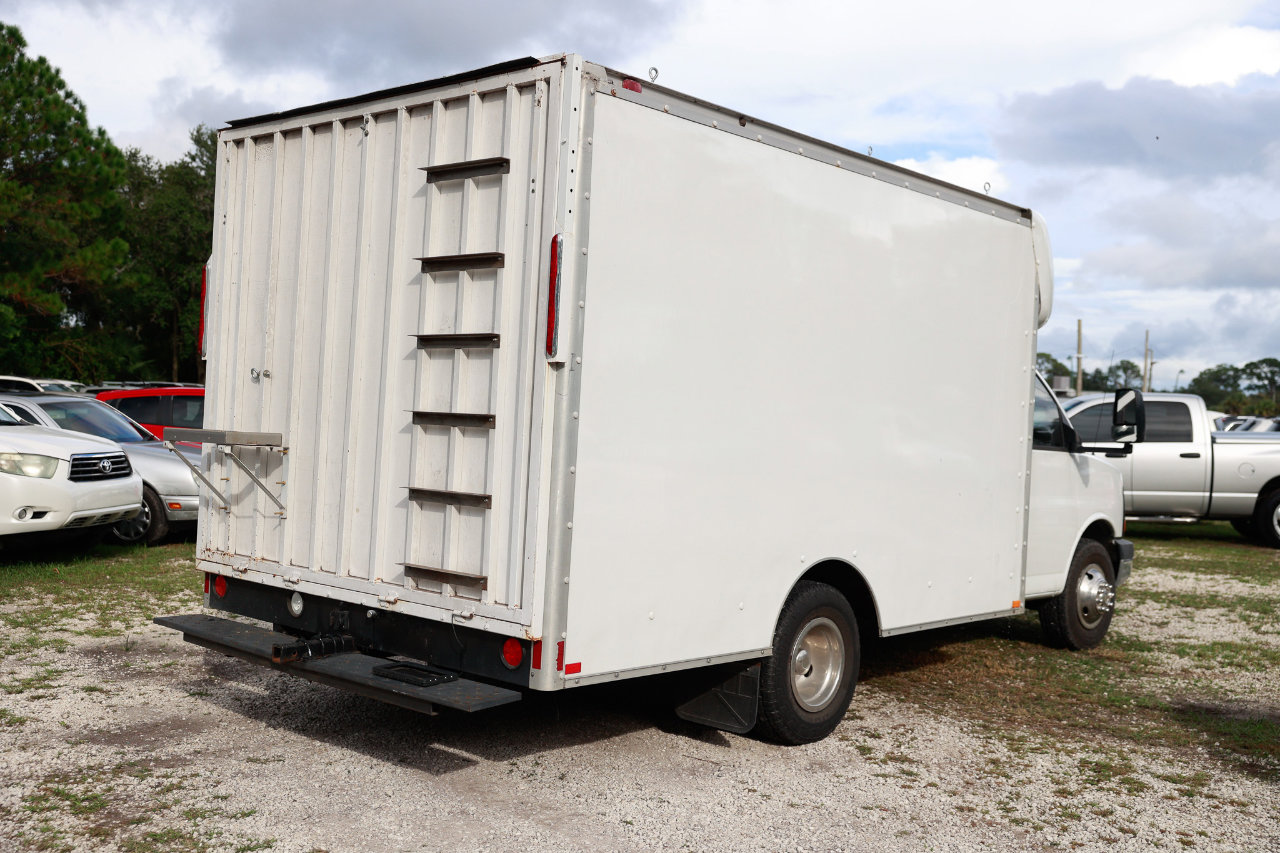Used 2004 Chevrolet Express 3500 image 11