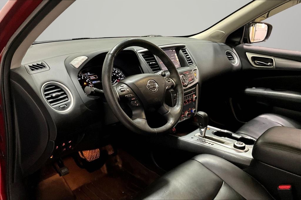 Used 2019 Nissan Pathfinder S image 17