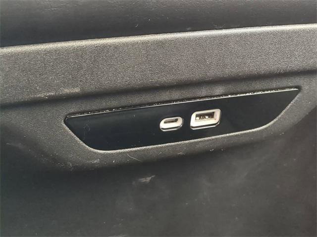 Certified 2024 Chrysler Pacifica Touring-L image 18