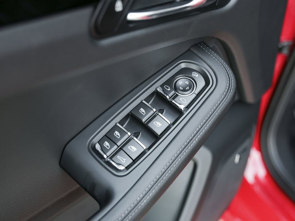 Certified 2026 Porsche Macan Turbo AWD/4WD image 32