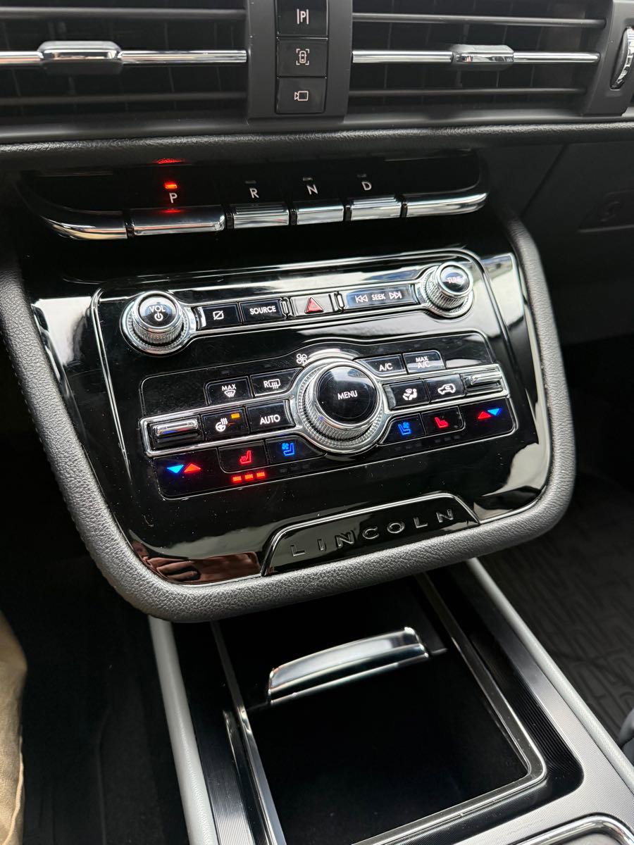 Used 2022 Lincoln Corsair Reserve w/ Equipment Group 201A image 20