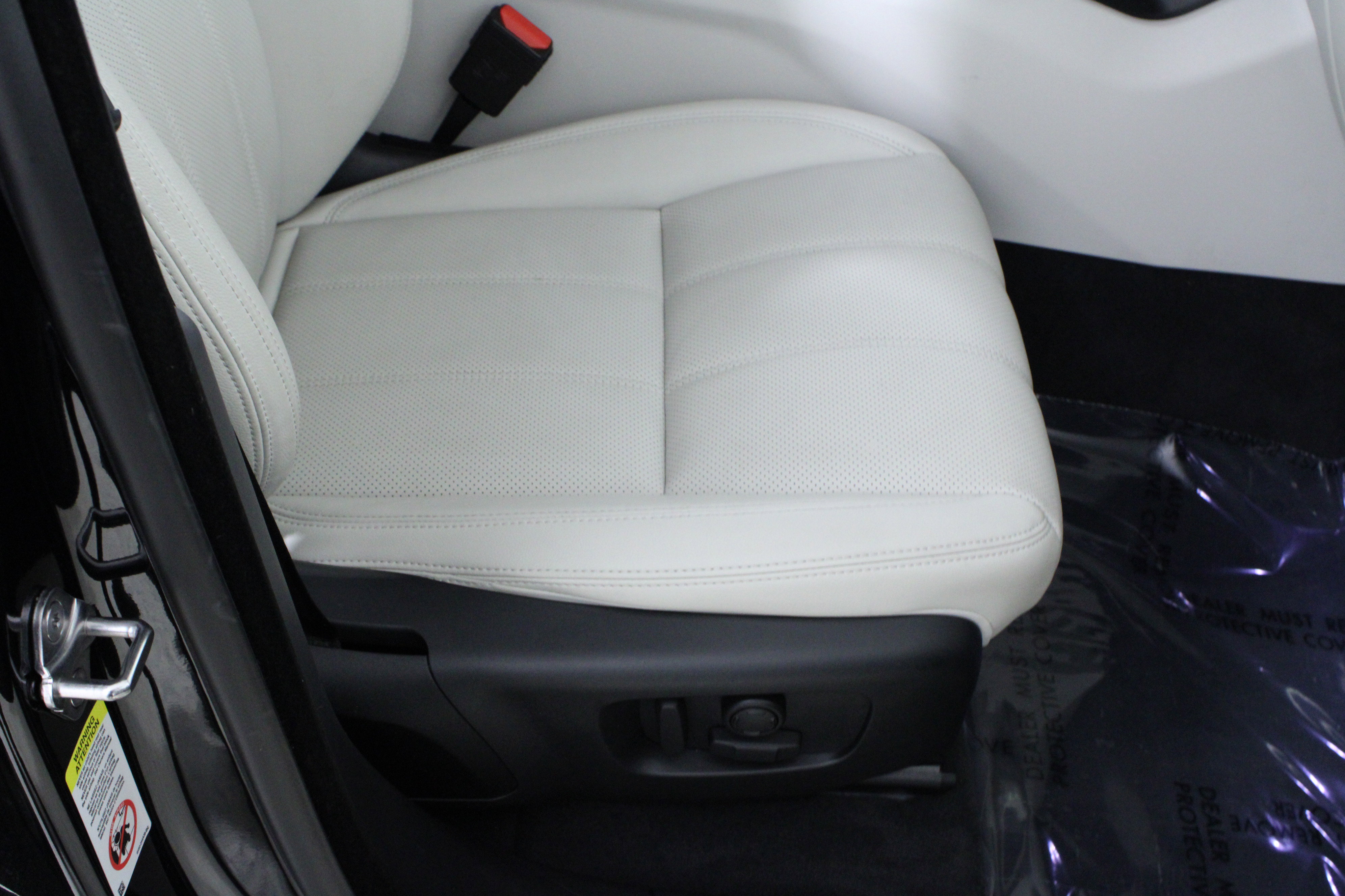 Used 2023 Land Rover Range Rover Velar R-Dynamic S image 17