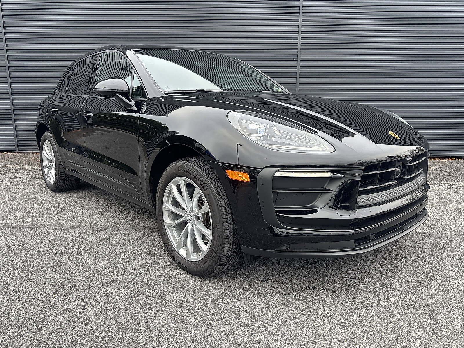 Certified 2024 Porsche Macan image 7