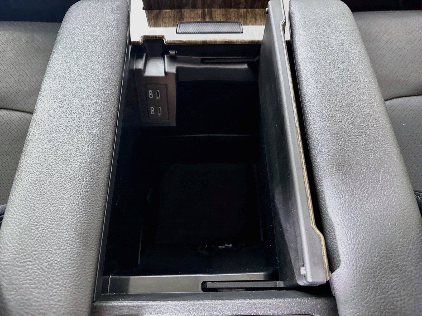 Certified 2025 Toyota Sienna Limited FWD image 37