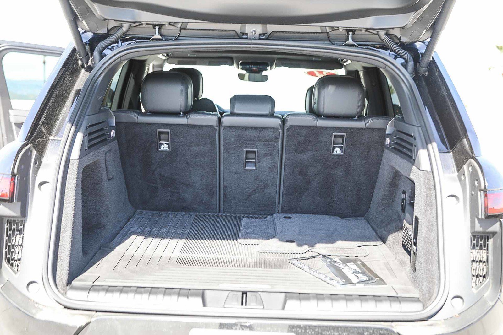 Used 2024 Land Rover Range Rover Sport Dynamic SE image 25