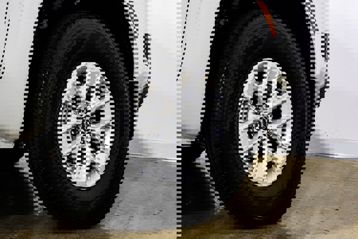 Used 2025 Nissan Frontier S image 48