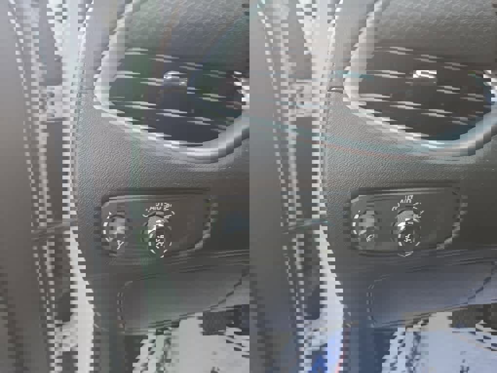 New 2025 Chevrolet Malibu LT FWD image 15