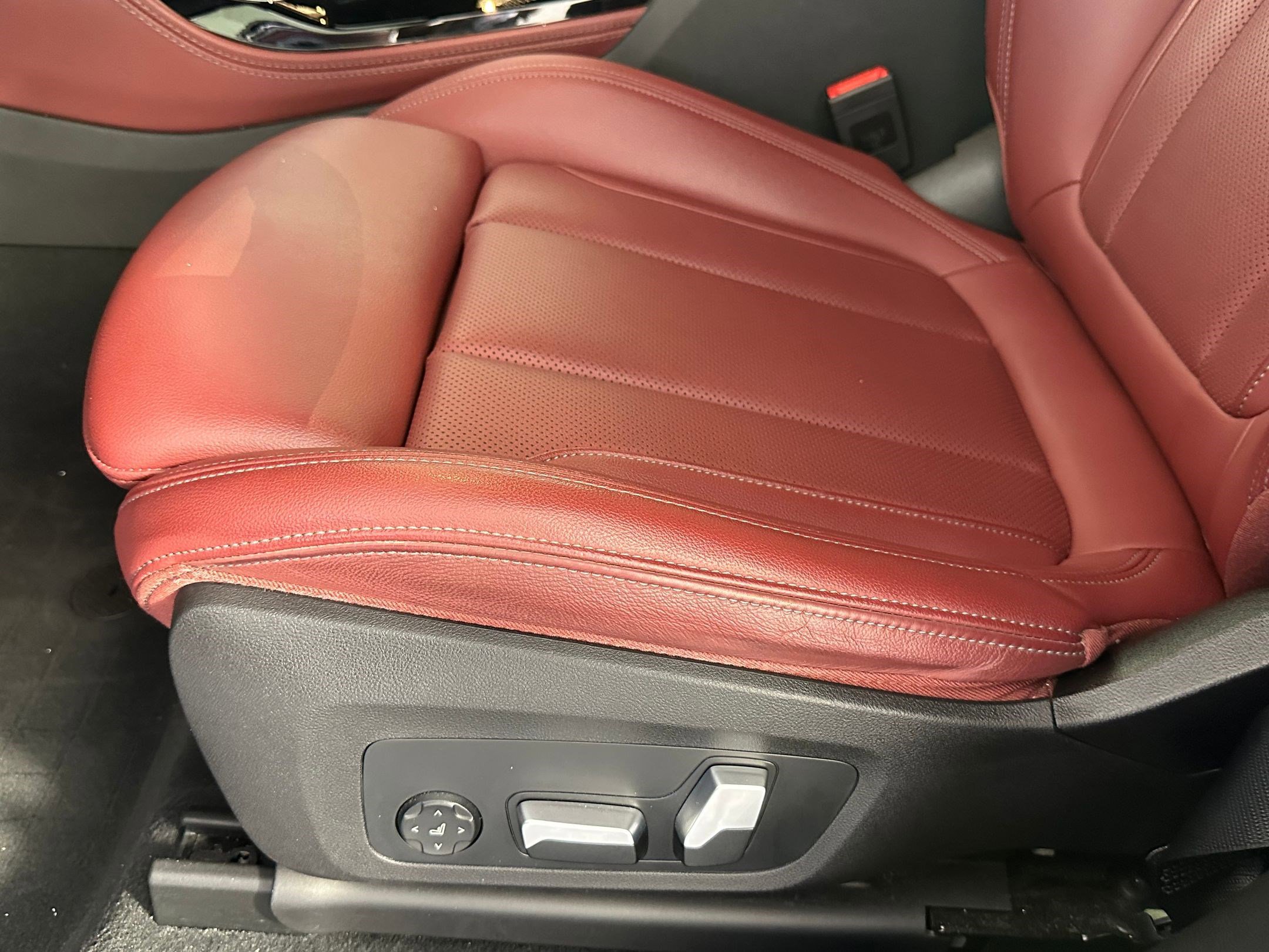 Certified 2023 BMW X4 xDrive30i w/ M Sport Package image 11