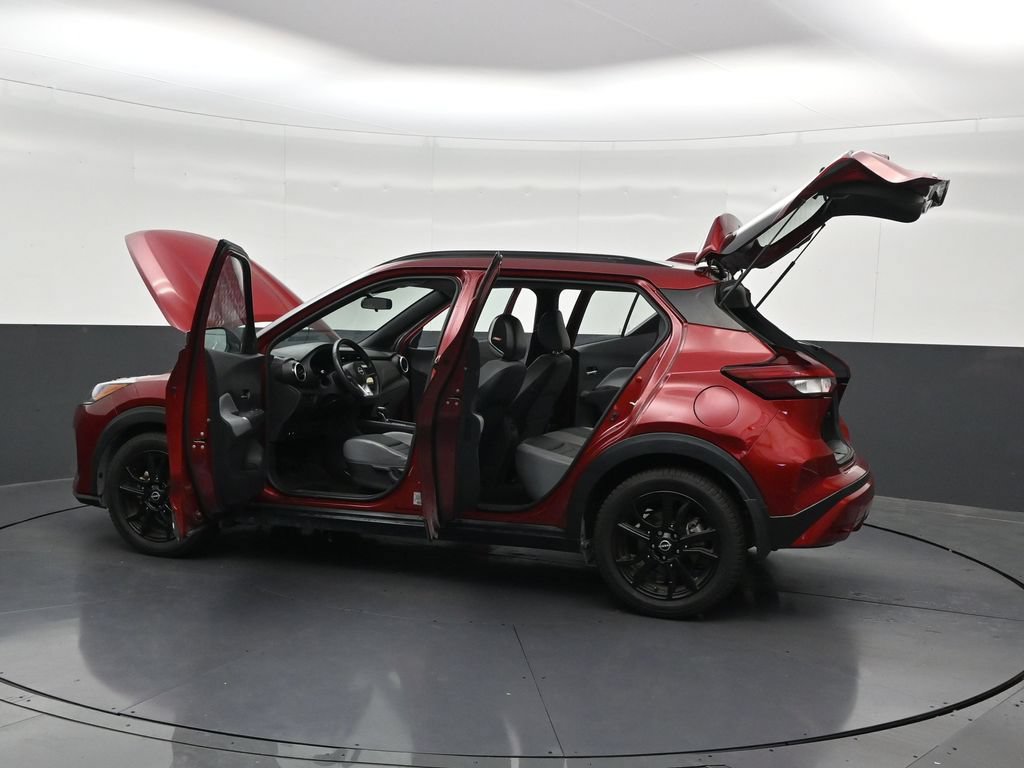 Used 2023 Nissan Kicks SR w/ SR Premium Package FWD image 34