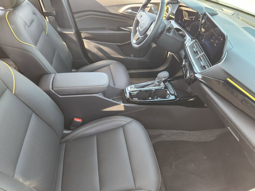 Used 2025 Chevrolet Trax ACTIV w/ Driver Confidence Package image 11