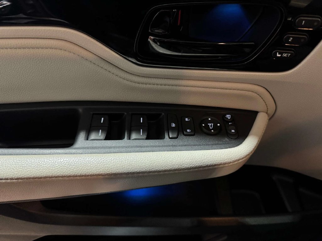 Used 2025 Honda Odyssey Elite image 9