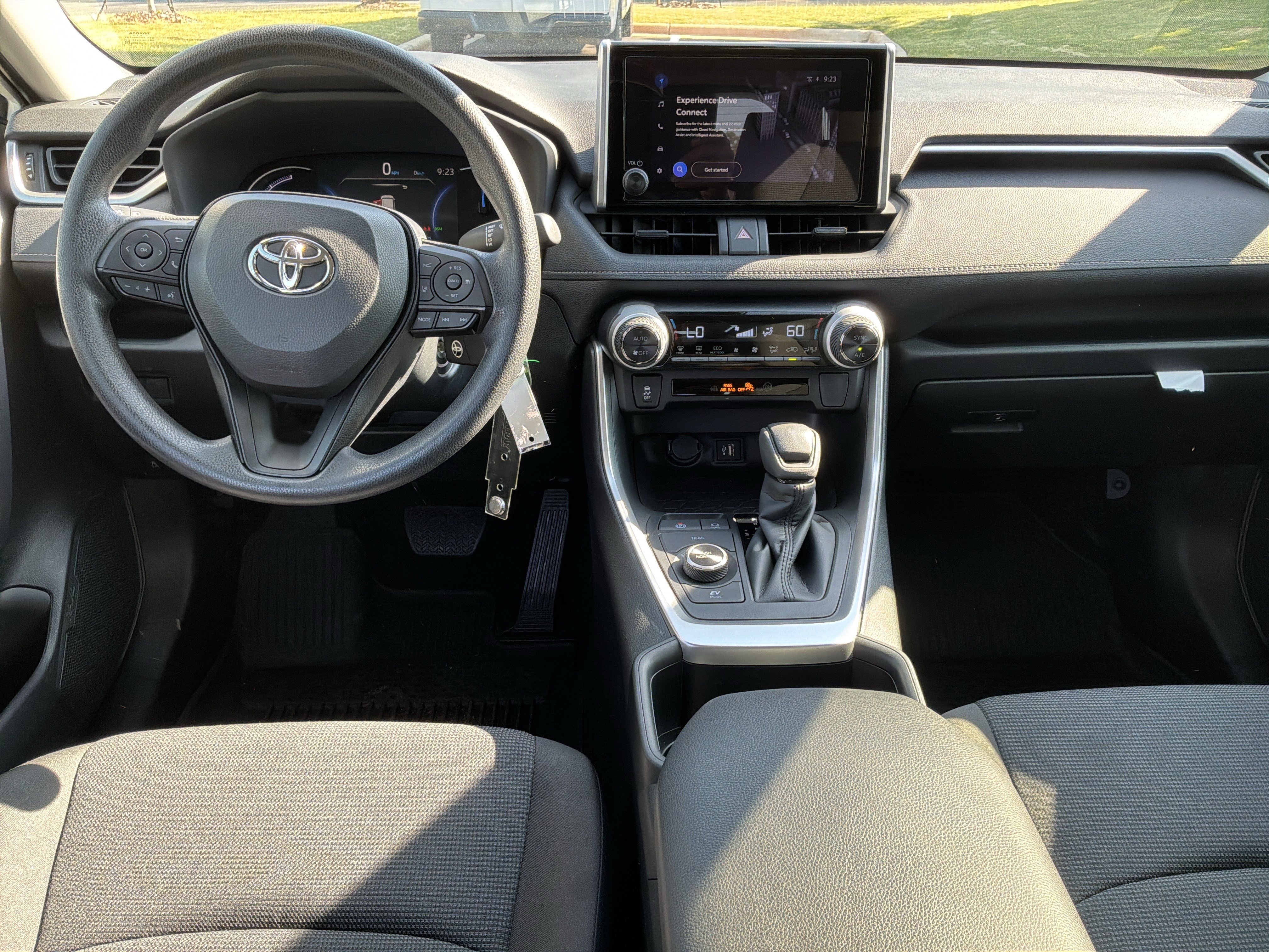 Used 2025 Toyota RAV4 LE AWD/4WD image 28