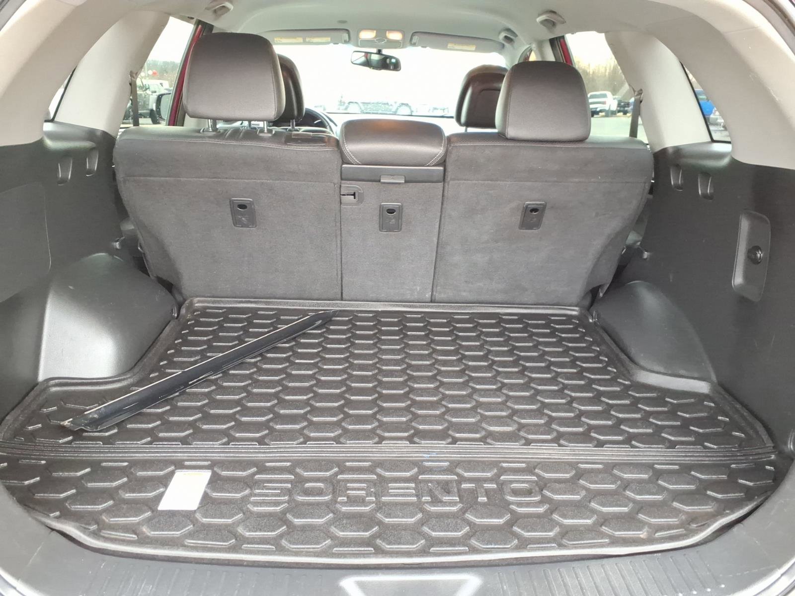 Used 2015 Kia Sorento LX image 6