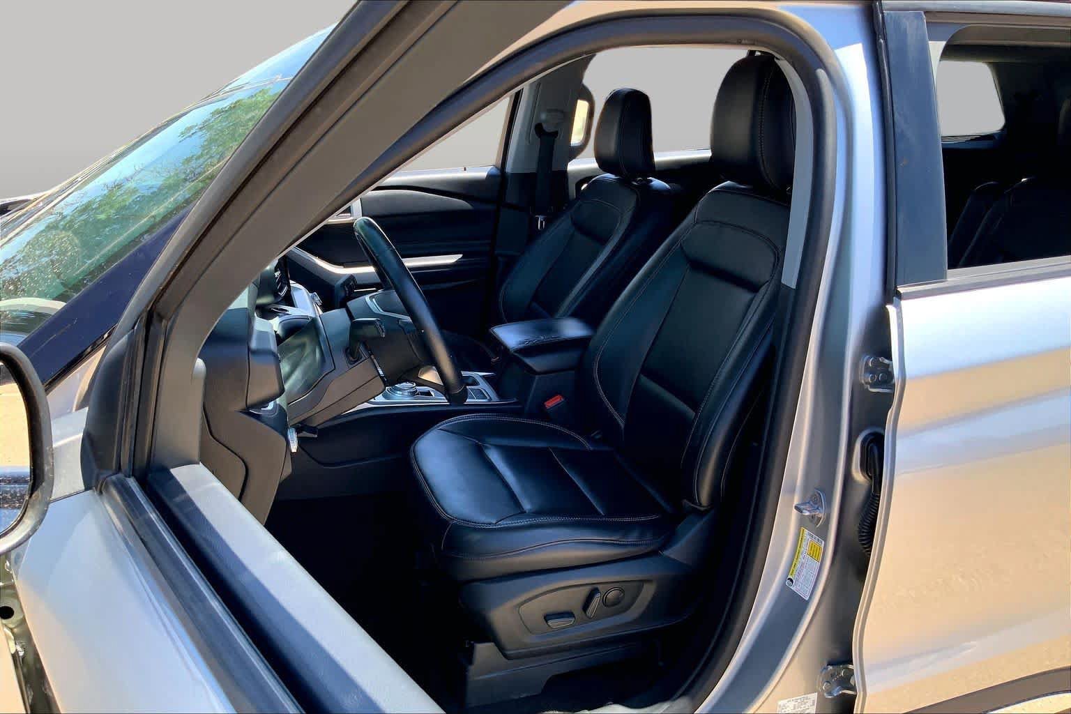 Used 2021 Ford Explorer XLT w/ Equipment Group 202A RWD image 8