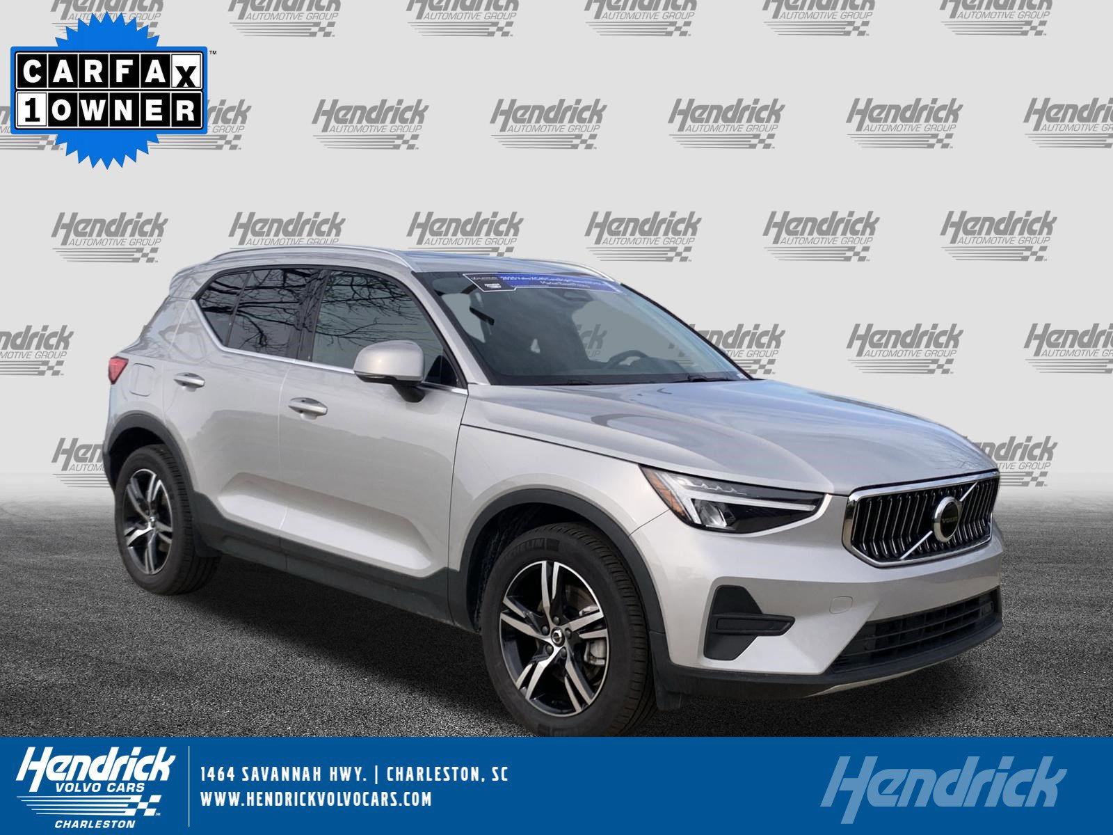 Used 2025 Volvo XC40 B5 Core image 1