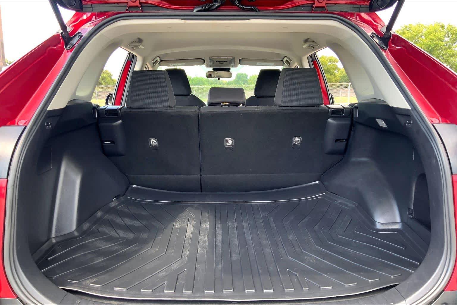 Used 2021 Toyota RAV4 LE FWD image 34