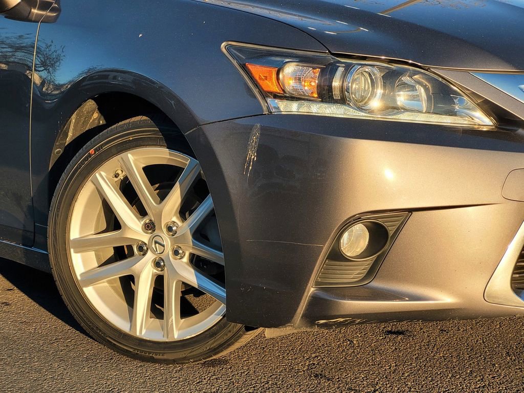 Used 2017 Lexus CT 200h image 4