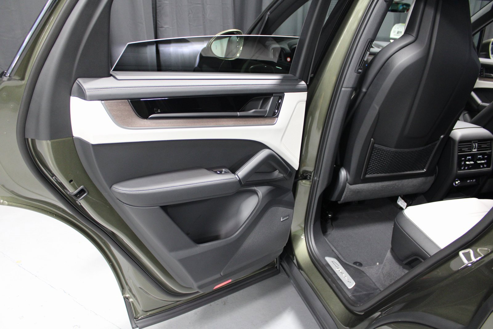 New 2026 Porsche Cayenne E-Hybrid image 27