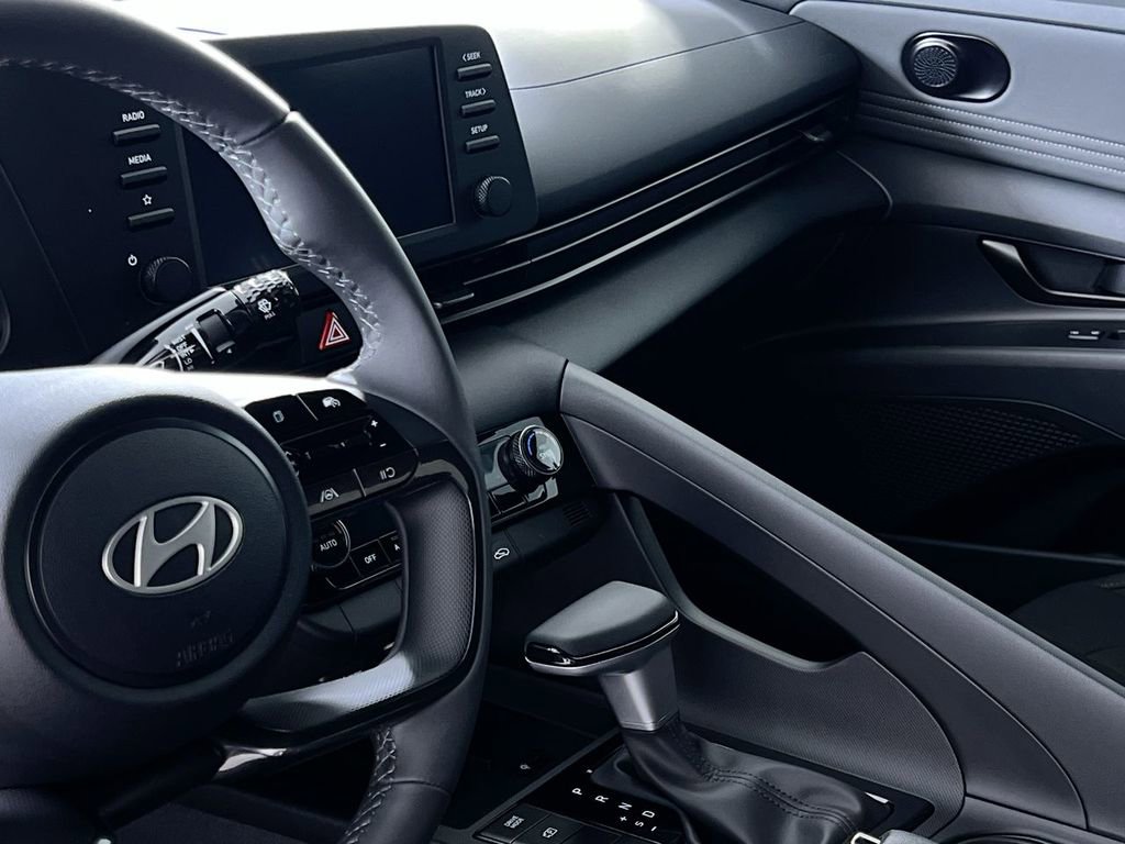 Used 2025 Hyundai Elantra Sport image 26