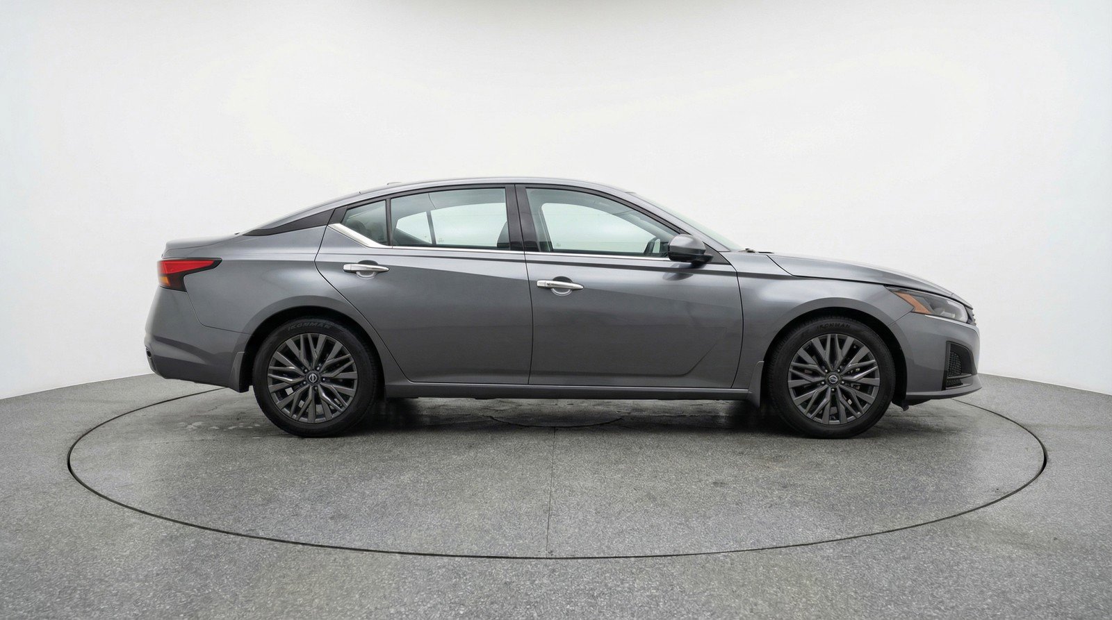 Used 2025 Nissan Altima 2.5 SV image 11