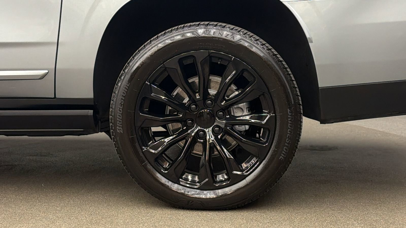 Used 2025 GMC Yukon XL Denali w/ Sun & Power Step Package image 12