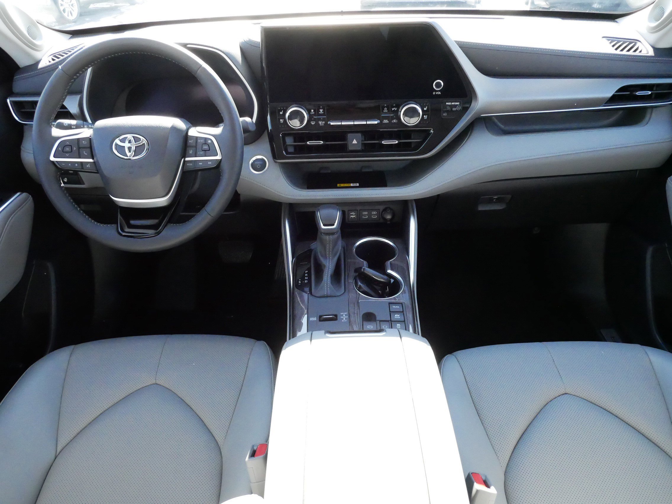 Certified 2025 Toyota Highlander Limited image 10